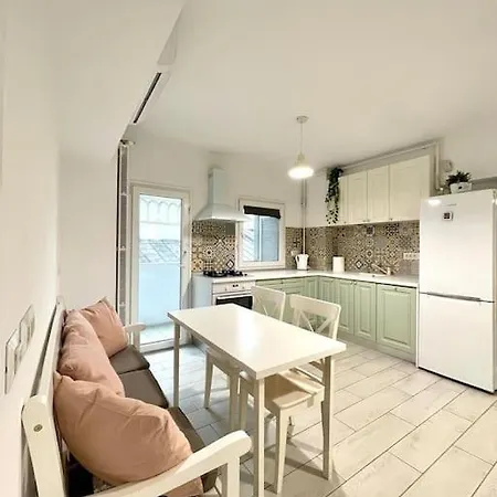 The Bright - Unirii Square Next To The Old Town * Bukareszt