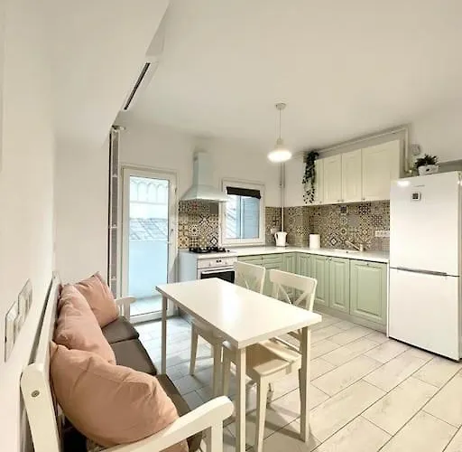 The Bright - Unirii Square Next To The Old Town * 布加勒斯特