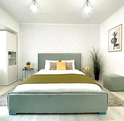 The Bright - Unirii Square Next To The Old Town 布加勒斯特