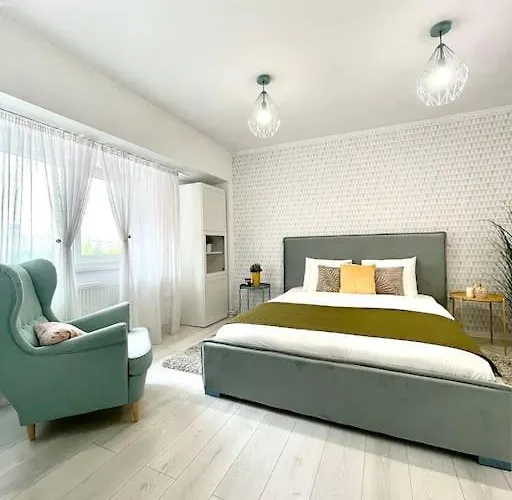 The Bright - Unirii Square Next To The Old Town Bukurešť